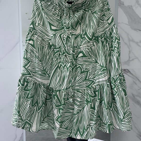 Vacation Vibes!!! 
Ruched crop top and skirt set in palm tree green design - Picture 4 of 8